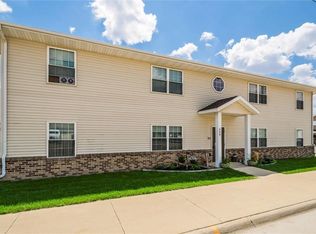 408 2nd Ave, Van Horne, IA 52346