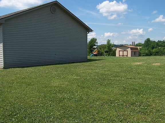 4th image of 204 Rebecca Ln