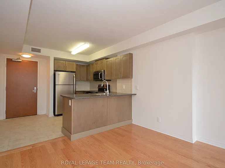 242 Rideau St #404 — Photo 16