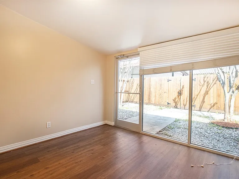 2098 Harland Dr — Photo 35