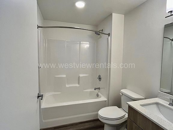 4th image of 1404 11th St #10741359