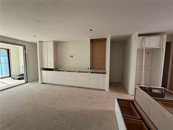 3rd image of 150 S Ross St #9