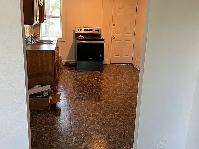 13 Albro Ave — Photo 3