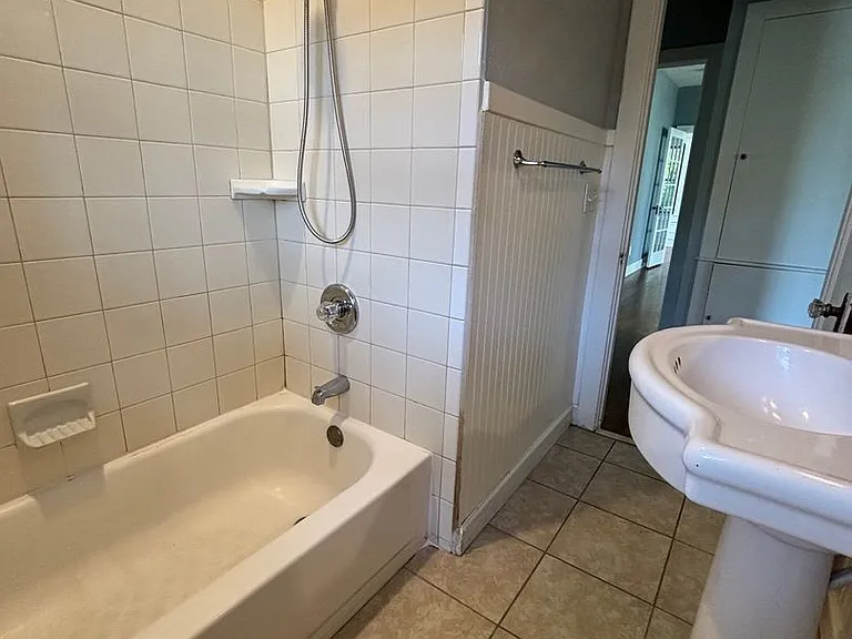 211 N Highland Ave — Photo 17