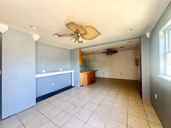 3rd image of 4165 E Loyola Dr