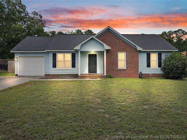 105 Berwick Dr, Raeford, NC 28376