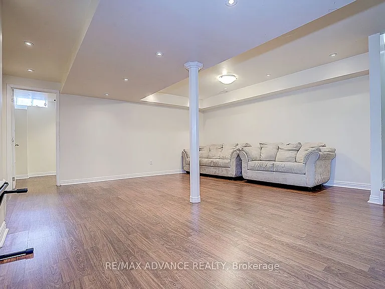137 Laramie Cres — Photo 32