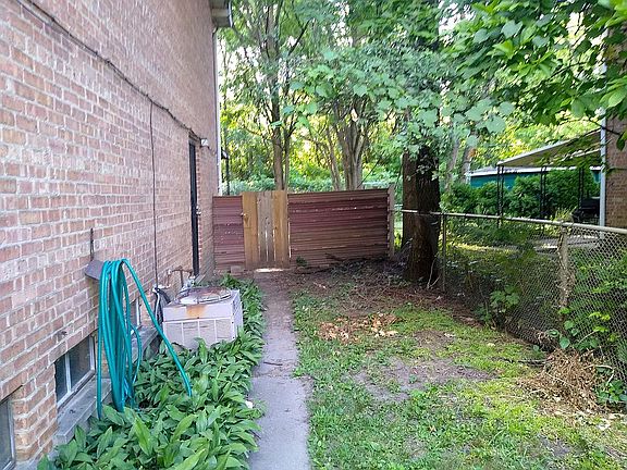 3rd image of 13904 S Clark St