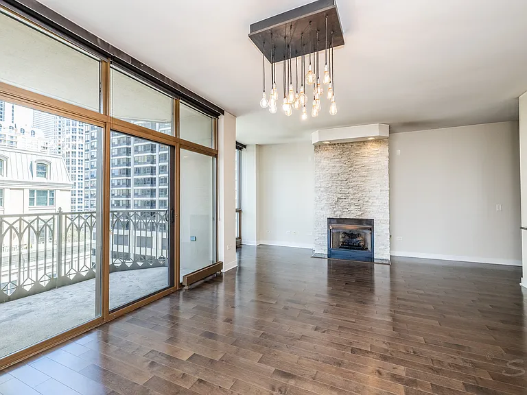 21 E Huron St #1207 — Photo 14