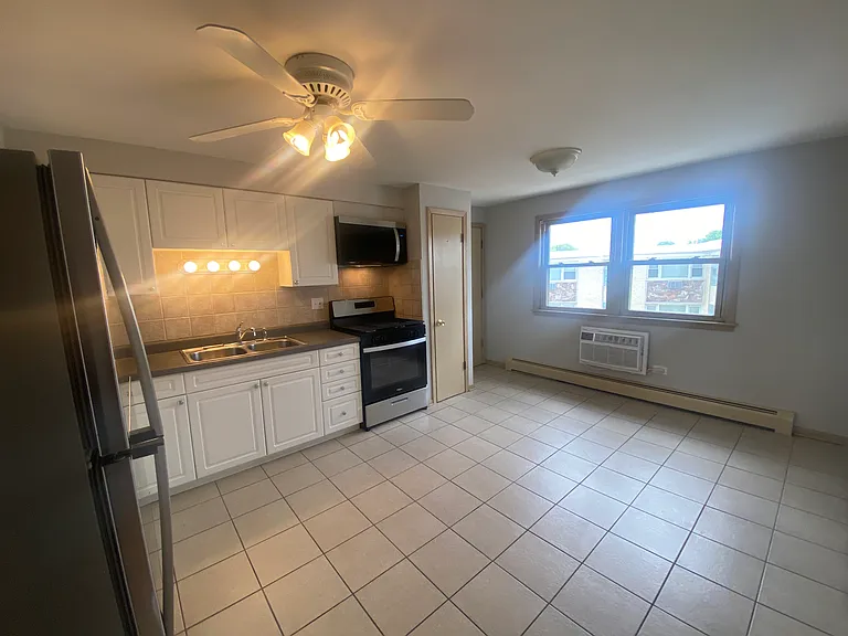 6441 W Higgins Ave #3W — Photo 9
