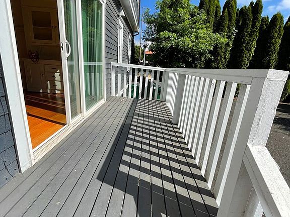 4th image of 427 NE Schuyler St #5512556