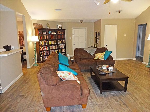 4th image of 1531 Valley Landing Dr