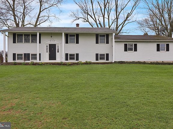 3rd image of 16 Mount Wilson Rd
