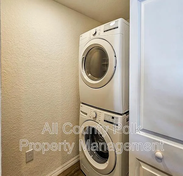 915 Ariana Apartment Community — Photo 13