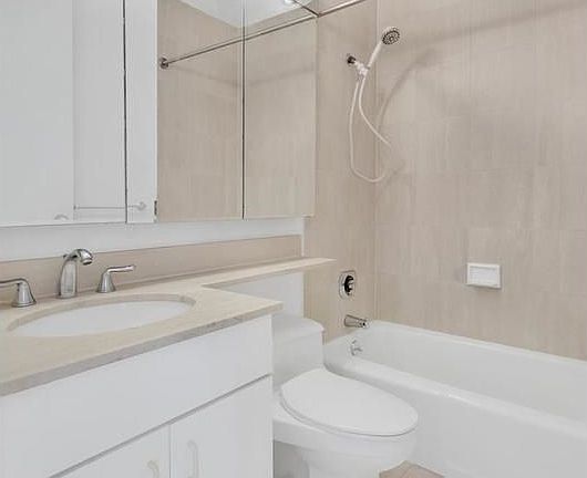 3rd image of 215 W 95th St APT 12E