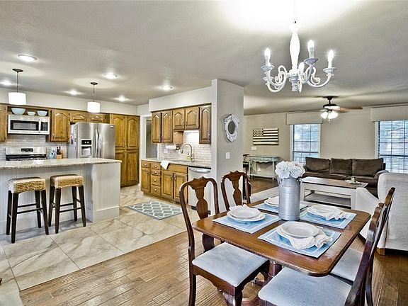 3rd image of 2349 E Oaks Dr