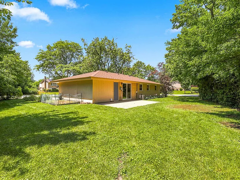 924 Bradford Ln — Photo 30