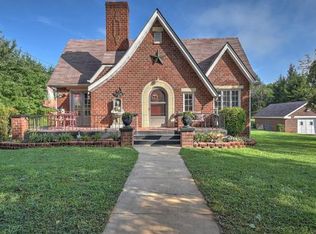 1403 Main St, Surgoinsville, TN 37873