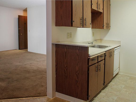 4th image of 5412 S Steele St #9