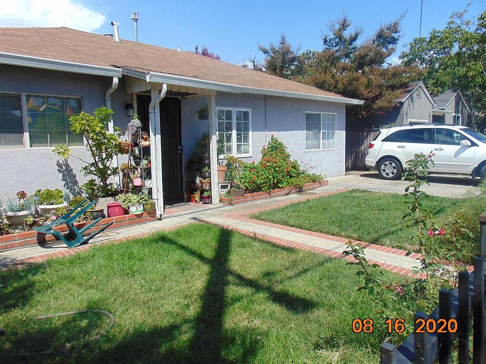 1st image of 2121 Oakwood Dr