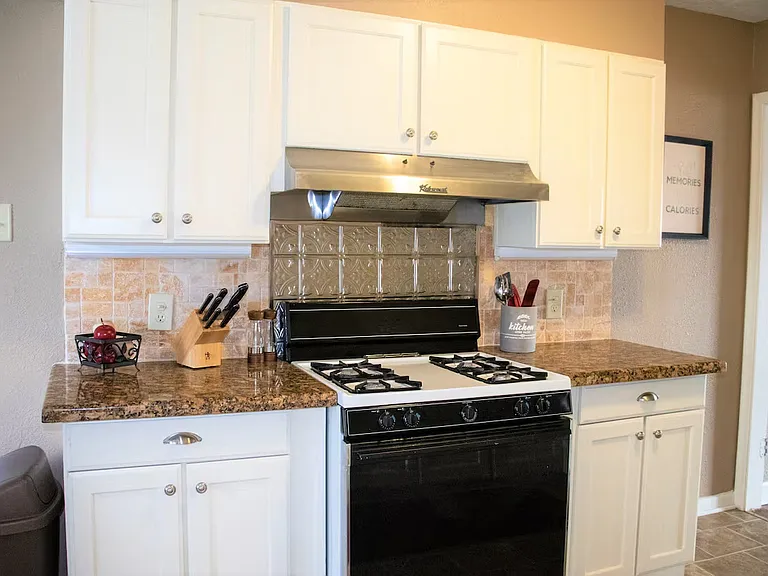 702 Broadmoor Dr — Photo 14