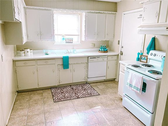5th image of 1208 SW 61st St