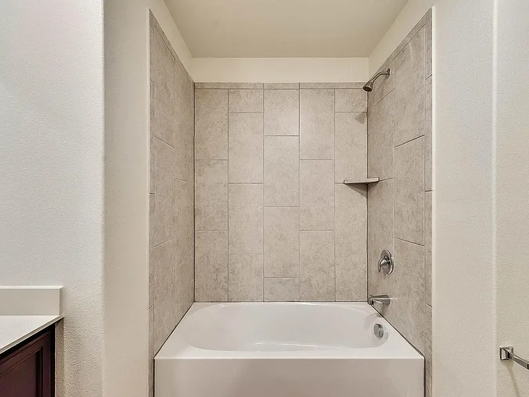 207 Liberty Ln — Photo 12