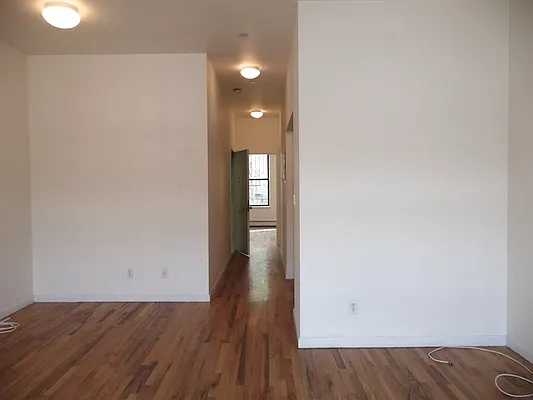 Rented by Perry Associates NYC Inc | media 19