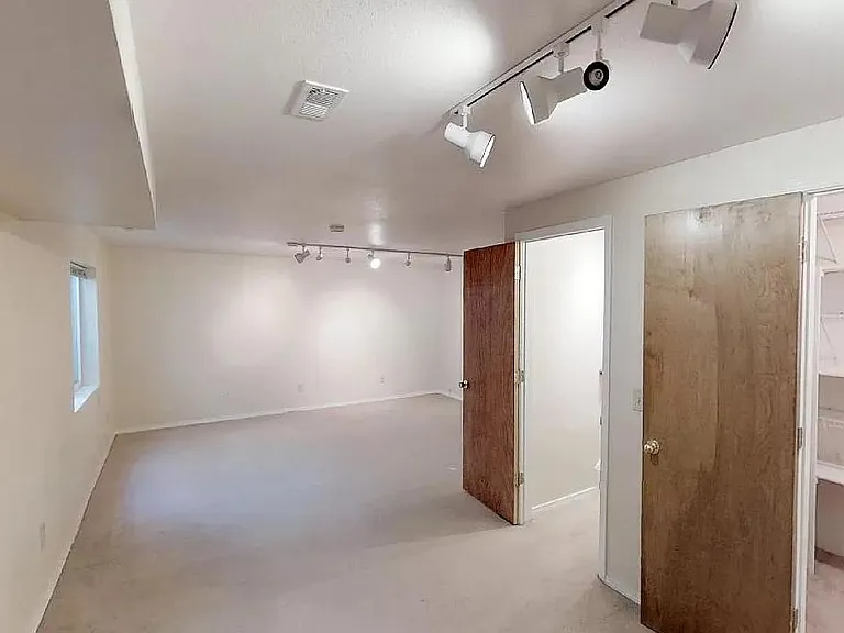 7836 Scarborough Dr — Photo 47