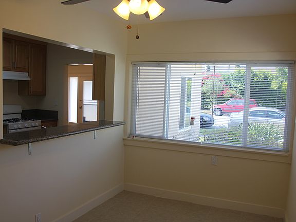 3rd image of 614 E Lexington Dr