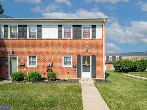 689 Colony Dr, York, PA 17404