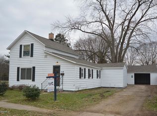 518 N Lagrave St, Paw Paw, MI 49079