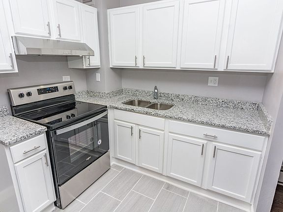 4th image of 7130 S Jeffery Blvd APT 302
