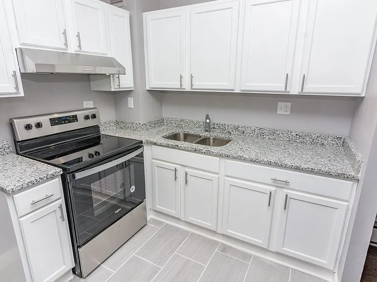 7130 S Jeffery Blvd — Photo 4