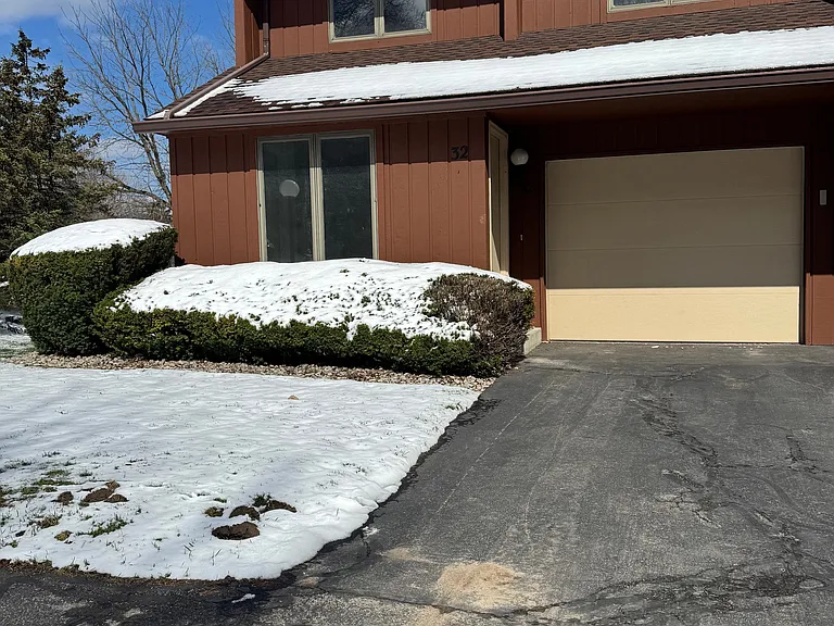 32 Spring Hl — Photo 1