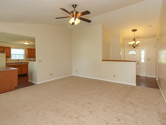 5th image of 152 Sweetheart Ct
