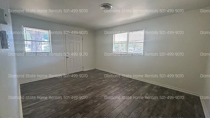 3 bed, 1.0 bath, 875 sqft, $1,295 — Photo 3