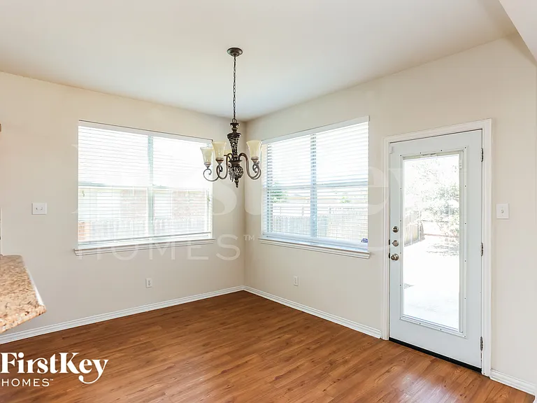 3213 Bloomfield Trl — Photo 4