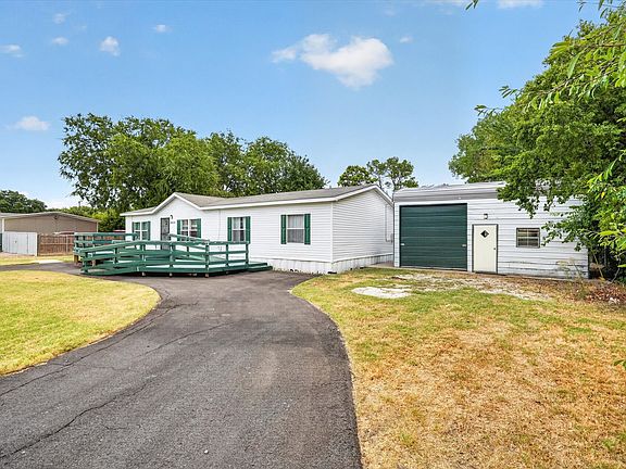 3rd image of 2032 Dorothy Dr