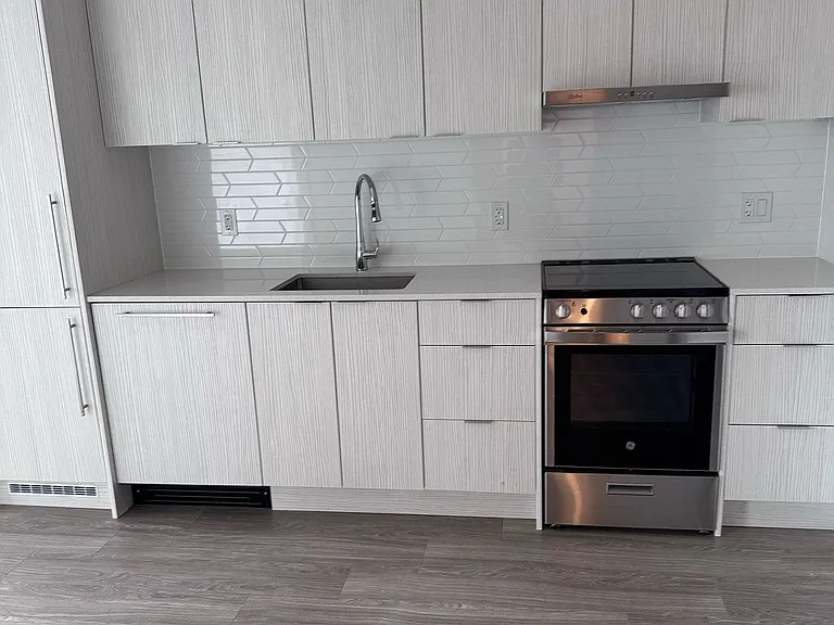 430 Square One Dr #502 — Photo 2