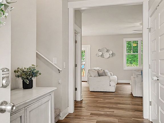 5th image of 1149 Jonathan Ln