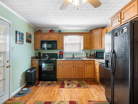 4th image of 1241 Cox Ln