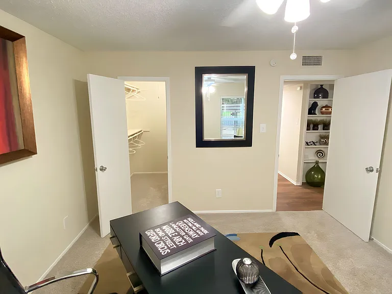 B1 Guest Bedroom