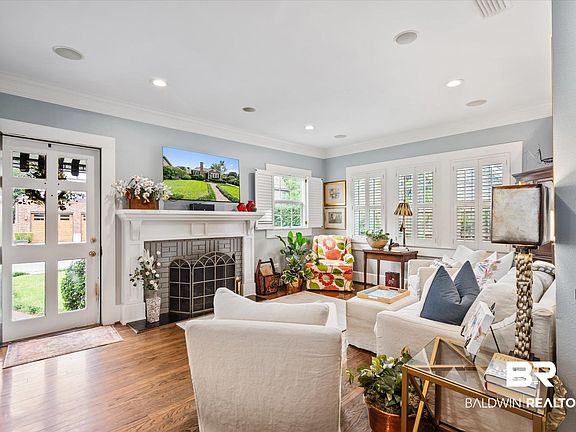 4th image of 204 Dilston Ln
