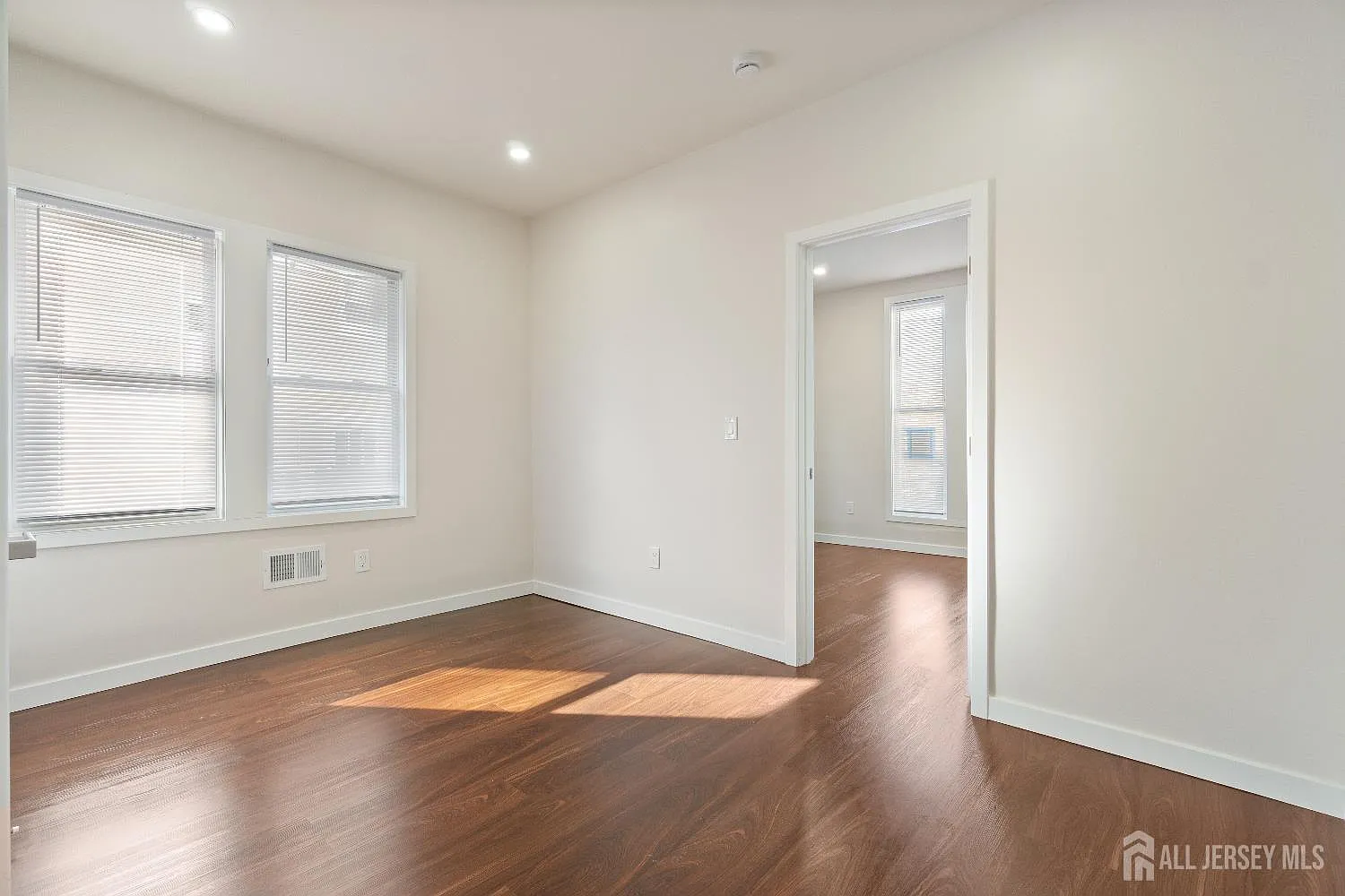 2 bed, 1.0 bath, 687 sqft, $2,400 — Photo 2
