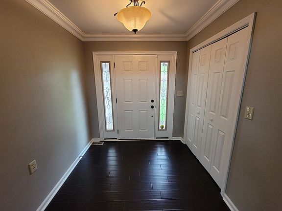 3rd image of 193 Tracey St