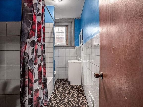 2nd image of 3223 Independence Ave