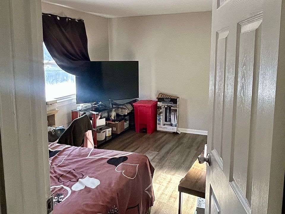 1st Bedroom.
Note: The apartment is being rented unfurnished; the furniture shown in the photos are not included.