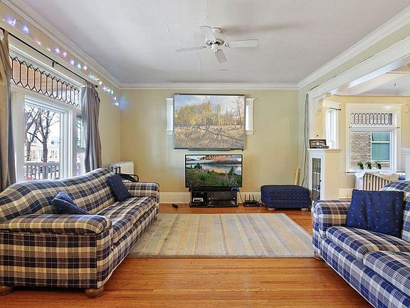 3rd image of 2540 Aldrich Ave S #1