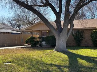 602 S 7th St, Carrizo Springs, TX 78834